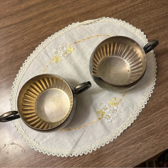 Vintage Oneida Silversmiths Silver-Plated Creamer & Sugar Bowl Set - Picture 4 of 9